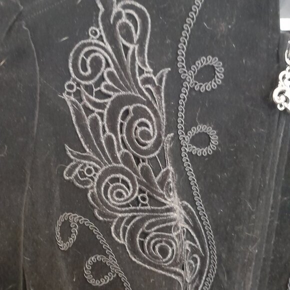 Gorgeous Victorian inspired, braided velvet Opera style coat - Picture 4 of 5
